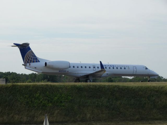 Embraer EMB-145XR (N12135)