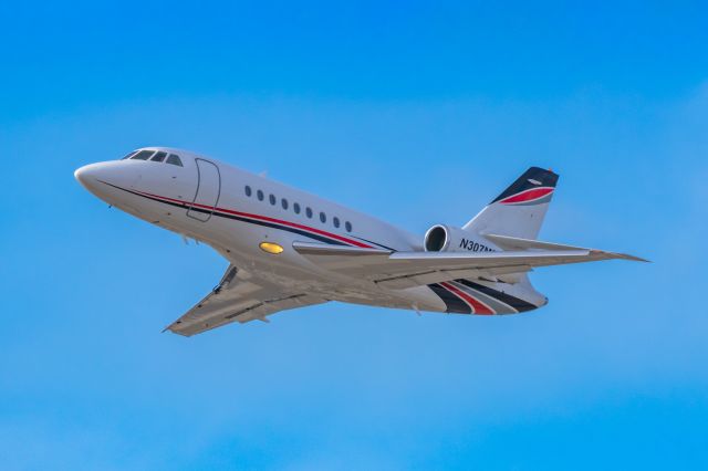 Dassault Falcon 2000 (N307MD) - A Dassault Falcon 2000 taking off from PHX on 2/13/23, the busiest day in PHX history, during the Super Bowl rush. Taken with a Canon R7 and Canon EF 100-400 II L lens.