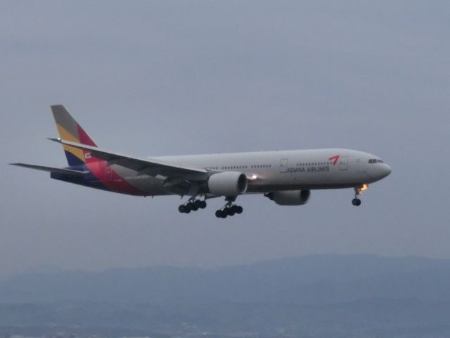 Boeing 777-200 —