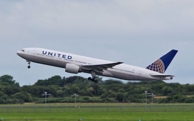 Boeing 777-200 (N792UA) - united b777-222er n792ua dep shannon for LHR after diverting in earlier while routing washington to heathrow 22/7/16.