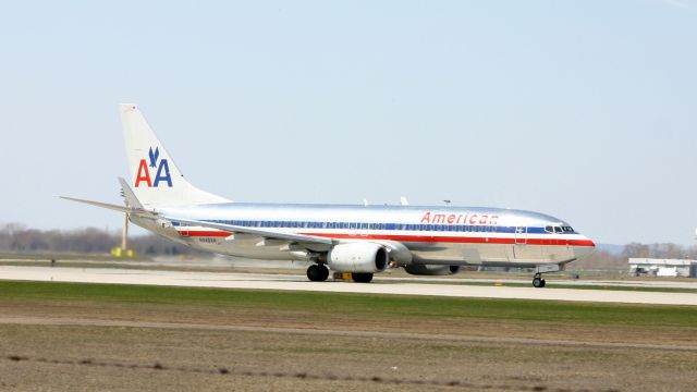 Boeing 737-800 (N940AN)