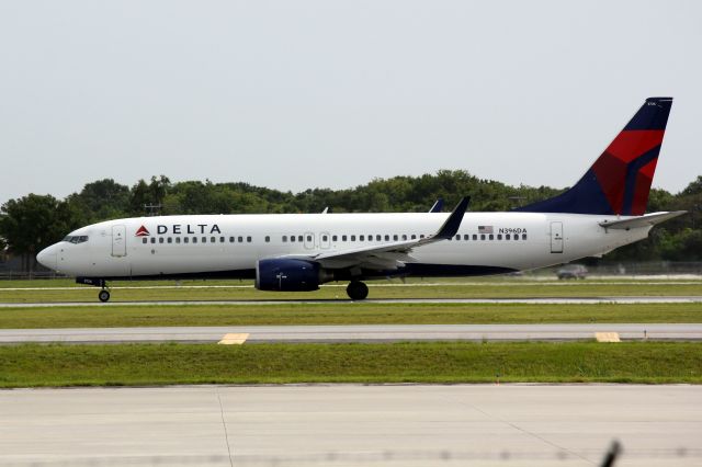 Boeing 737-800 (N396DA)