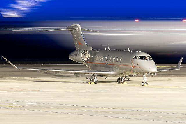 Canadair Challenger 350 (9H-VCT) - Tenerife Sur - Reina Sofia (TFS / GCTS) - Spainbr /br /Photo taken: January 11, 2025br /br /Operator: VistaJetbr /Type: Bombardier BD-100-1A10 Challenger 350br /Registration: 9H-VCTbr /Serial: 20928br / br /Category: Civil Aircraft - Business Jetbr /Marked as: Dawn/dusk/night