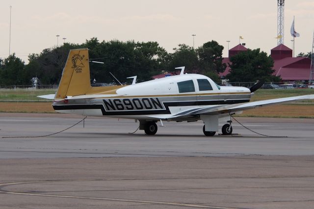 Mooney M-20 (N69090N)