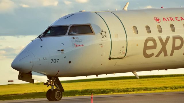 Canadair Regional Jet CRJ-900 (C-FLJZ)