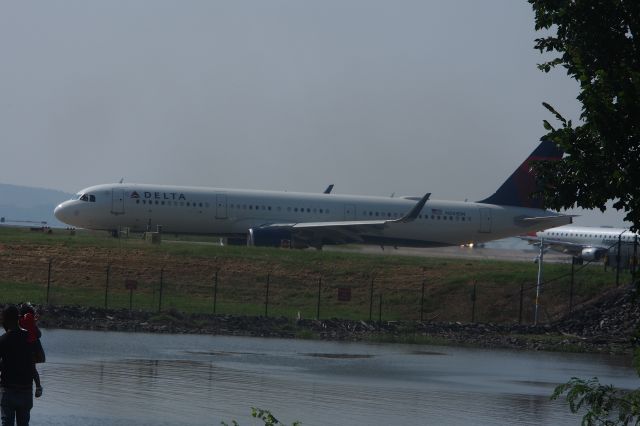 Airbus A321 (N343DN)
