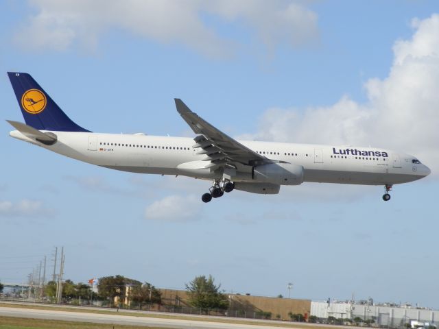 Airbus A330-300 (D-AIKM)