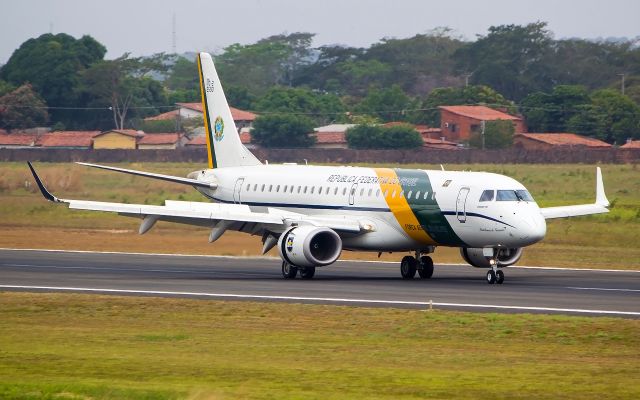 Embraer ERJ-190 (FAB2590)