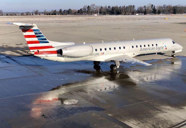 Embraer ERJ-145 (N652RS)