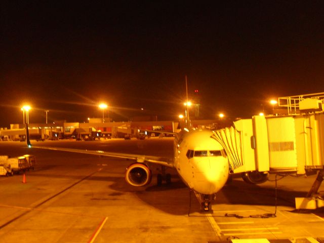 Boeing 737-800 (N3769L) - Boarding at the gate.