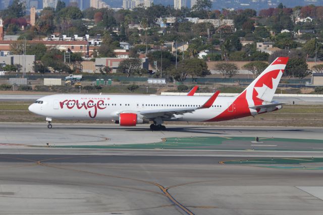 BOEING 767-300 (C-FMXC)
