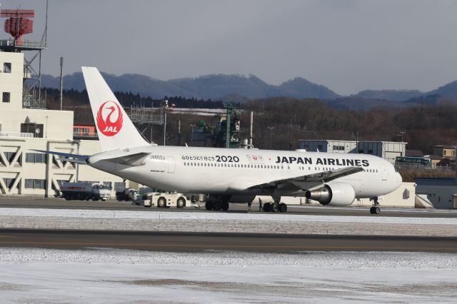 BOEING 767-300 (JA603J) - 11 December 2016:HKD-HND.