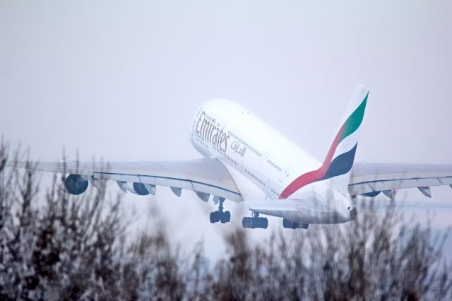 Airbus A380-800 (A6-EEK)