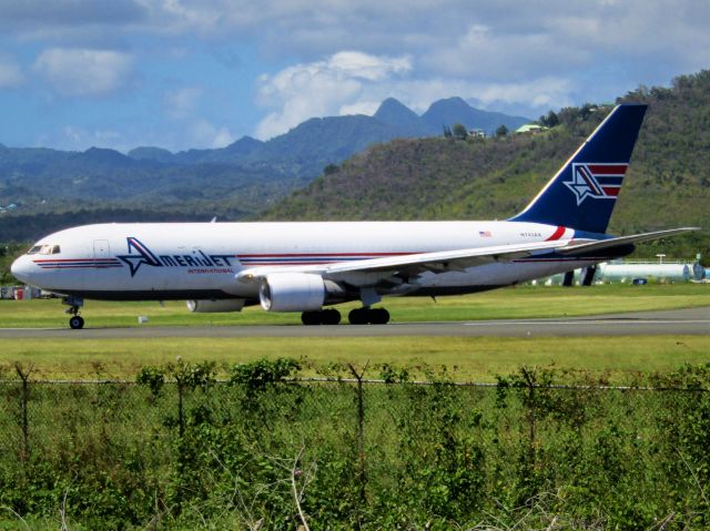 BOEING 767-300 (N743AX)