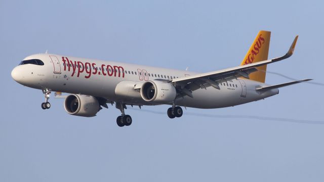 Airbus A321 (TC-RRB)