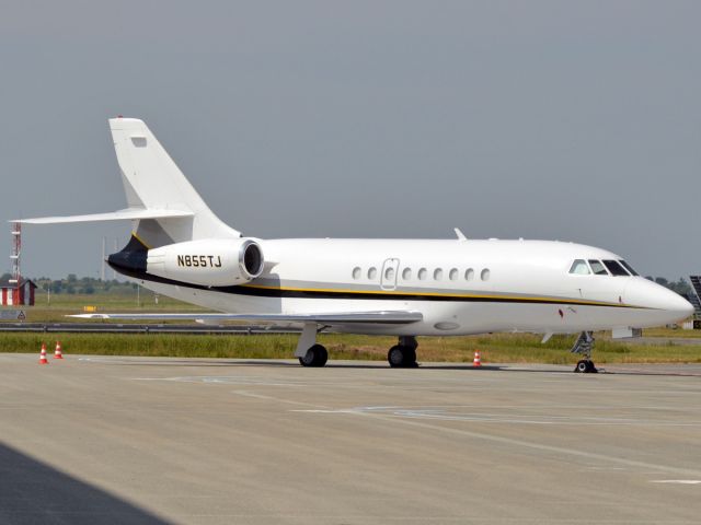 Dassault Falcon 2000 (N855TJ) - Parked in the south