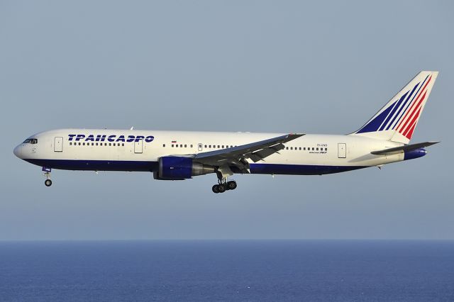 BOEING 767-300 (EI-UND) - LANDING TO RWY-08 TFS