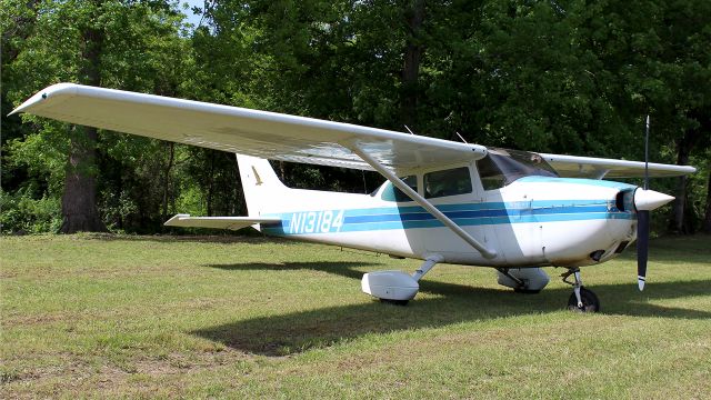 Cessna Skyhawk (N13184)