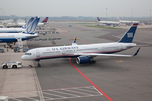 Boeing 757-200 (N204UW)