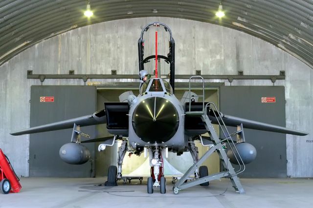 PANAVIA Tornado (MM7019) - headon on final preparations before startup