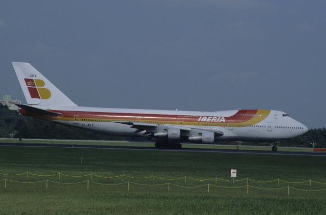 Boeing 747-200 (TF-ABY) - Departure at Narita Intl Airport Rwy16R on 1998/09/05