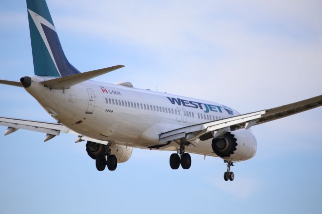 Boeing 737 MAX 8 (C-GXAX)
