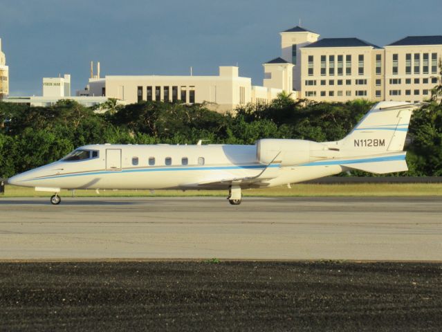 Learjet 60 (N1128M)