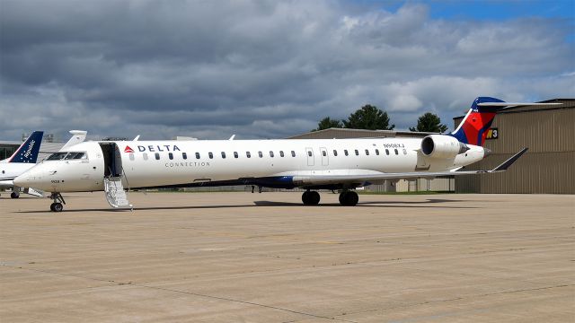 Canadair Regional Jet CRJ-900 (N908XJ)