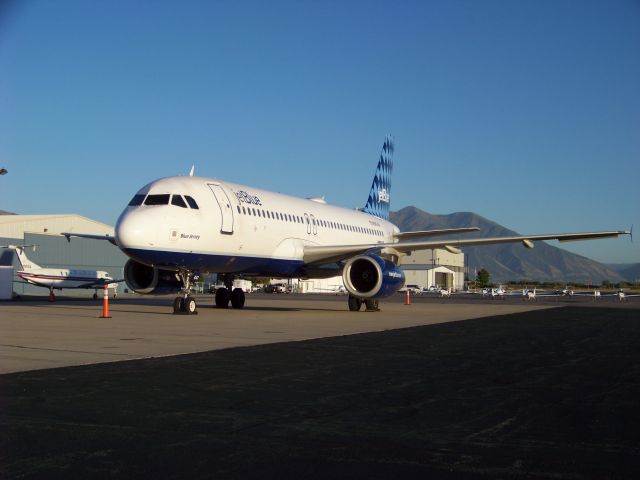 Airbus A320 (N643JB)