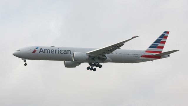 Boeing 777-200 (N719AN)