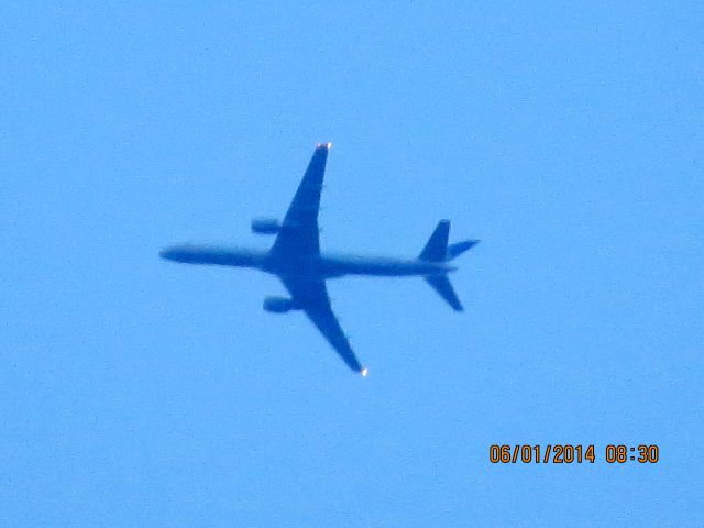 Boeing 757-200 (N566UA) - UNITED AIRLINES OVER BAXTER SPRINGS KANSAS AT 35,984 FEET.