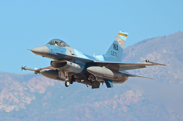 Lockheed F-16 Fighting Falcon —