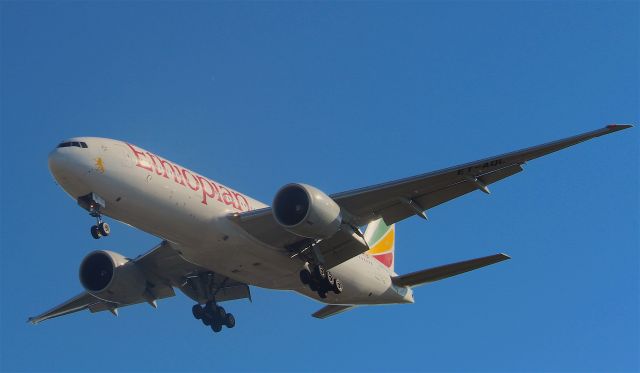 Boeing 777-200 (ET-AQL)