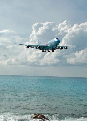 Boeing 747-400 (F-HKIS)