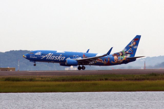 Boeing 737-800 (N537AS) - Disney Pixar Pier departing Boston Logan's runway 9 on 8/7/20