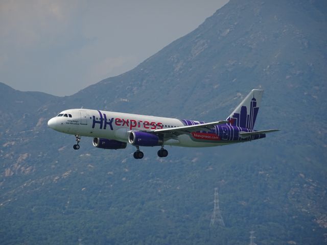 Airbus A320 (B-LCB)