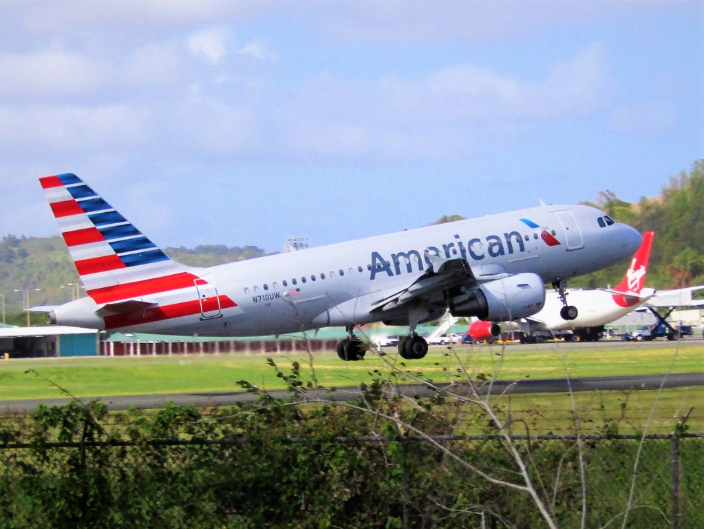 Airbus A319 (N710UW)