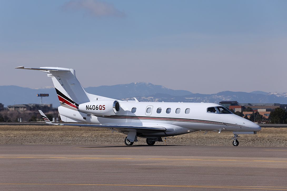 Embraer Phenom 300 (N406QS) - RWY 17L