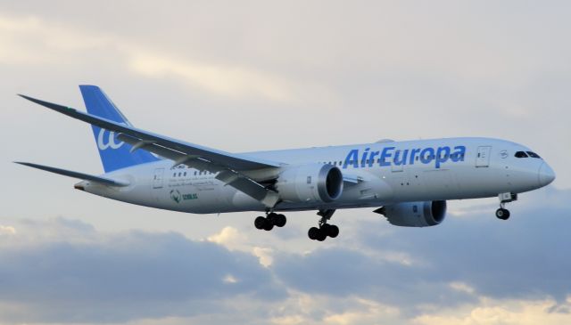 Boeing 787-8 (EC-MIG)