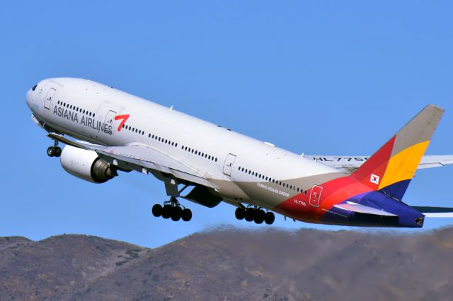 Boeing 777-200 (HL7755) - 12th Oct., 2014