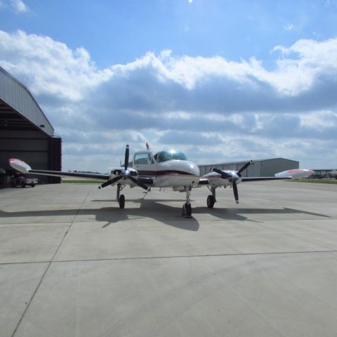 Cessna 310 (N1716E)