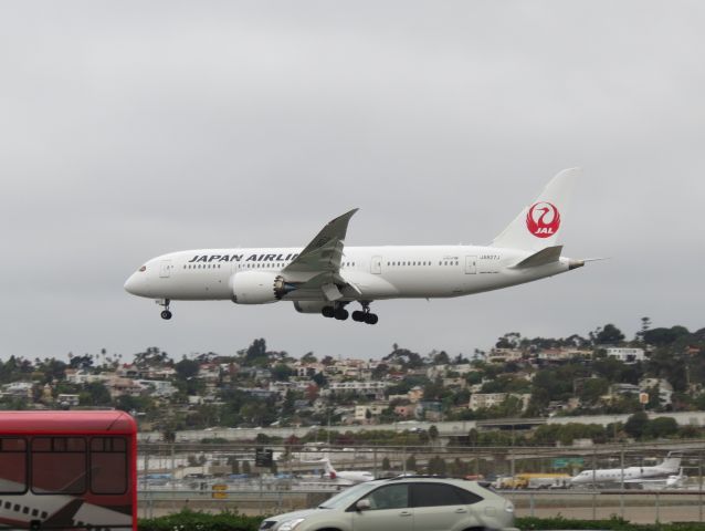 Boeing 787-8 (JA827J) - Inaugural 787 flight from Tokyo-San Diego. 4x weekly and will increase to daily in March 13. There were lots of other spotters there to see this plane arrive in San Diego for the first time (wearing JAL colors). The Boeing 787-8 Dreamliner has only been in San Diego one other time, and that was for the Dreamtour. I hope to see more pics of this event soon.