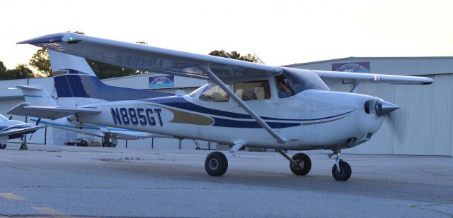 Cessna Skyhawk (N885GT)