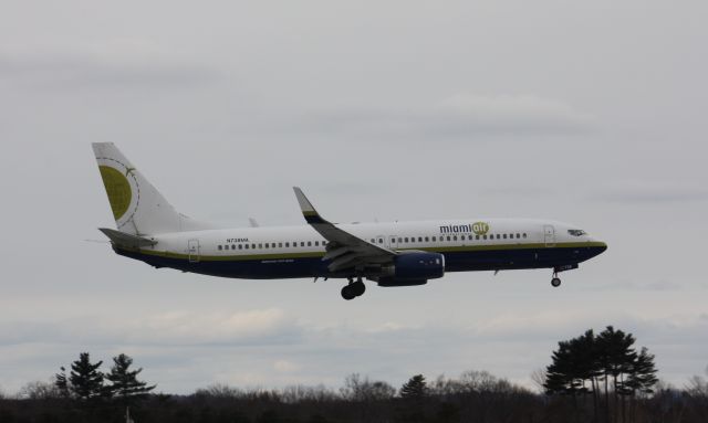 Boeing 737-800 (N738MA)