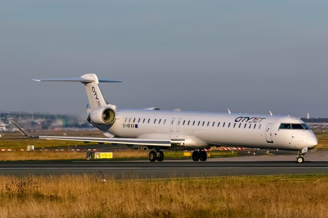 BOMBARDIER Regional Jet CRJ-1000 (EI-HIB)