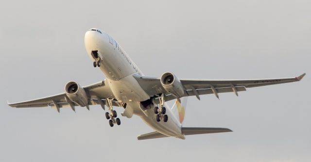 Airbus A330-200 (G-VYGM)