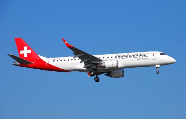 Fokker 100 (HB-JVO) - Taken from the threshold of 29L