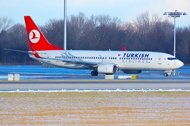 Boeing 737-700 (TC-JFC)