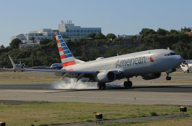 Boeing 737-800 (N930AN)