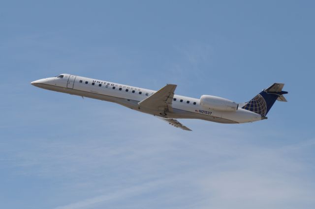 Embraer ERJ-135 (N21537) - Departing Montreal on a sunny Easter Day